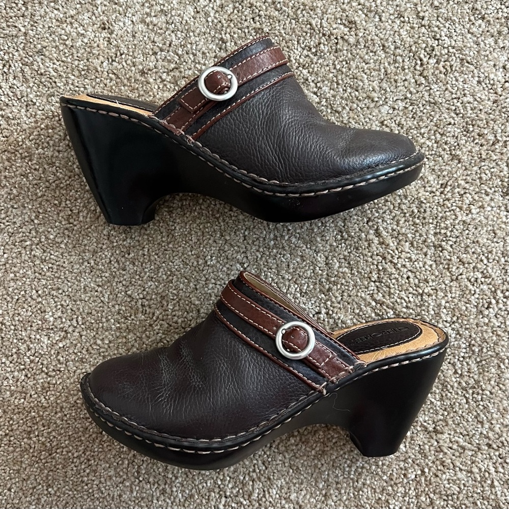 Cherokee Brown Leather Clogs🐻